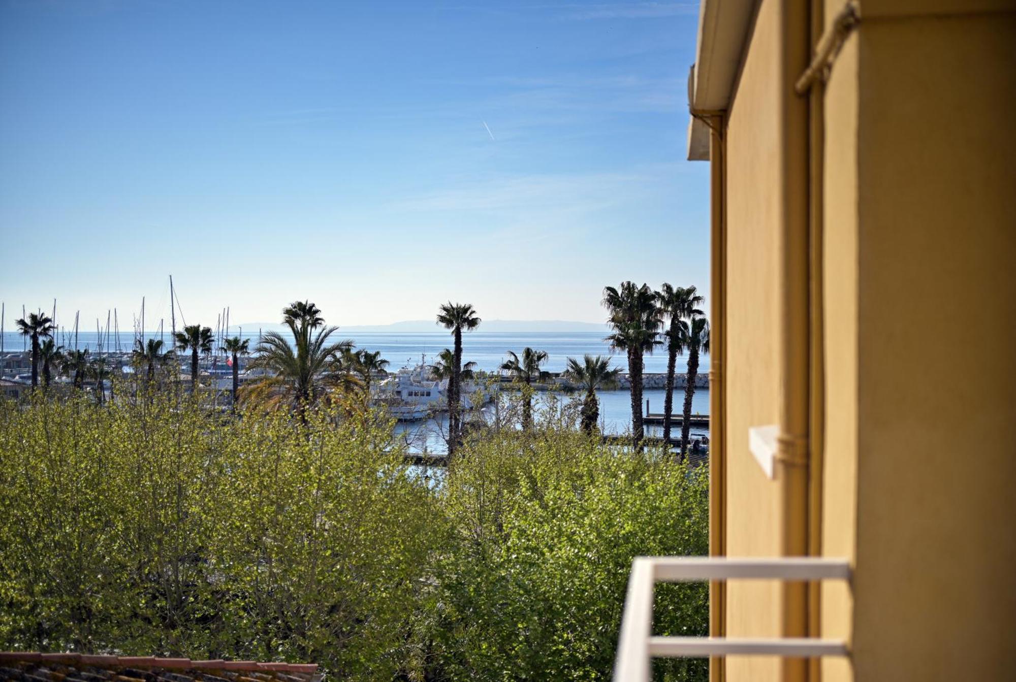 Hotel Espadon Le Lavandou Exterior foto